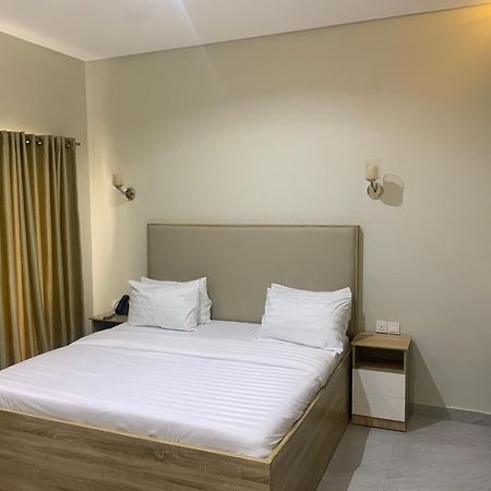 איקג'ה Greywood Hotel And Apartments מראה חיצוני תמונה