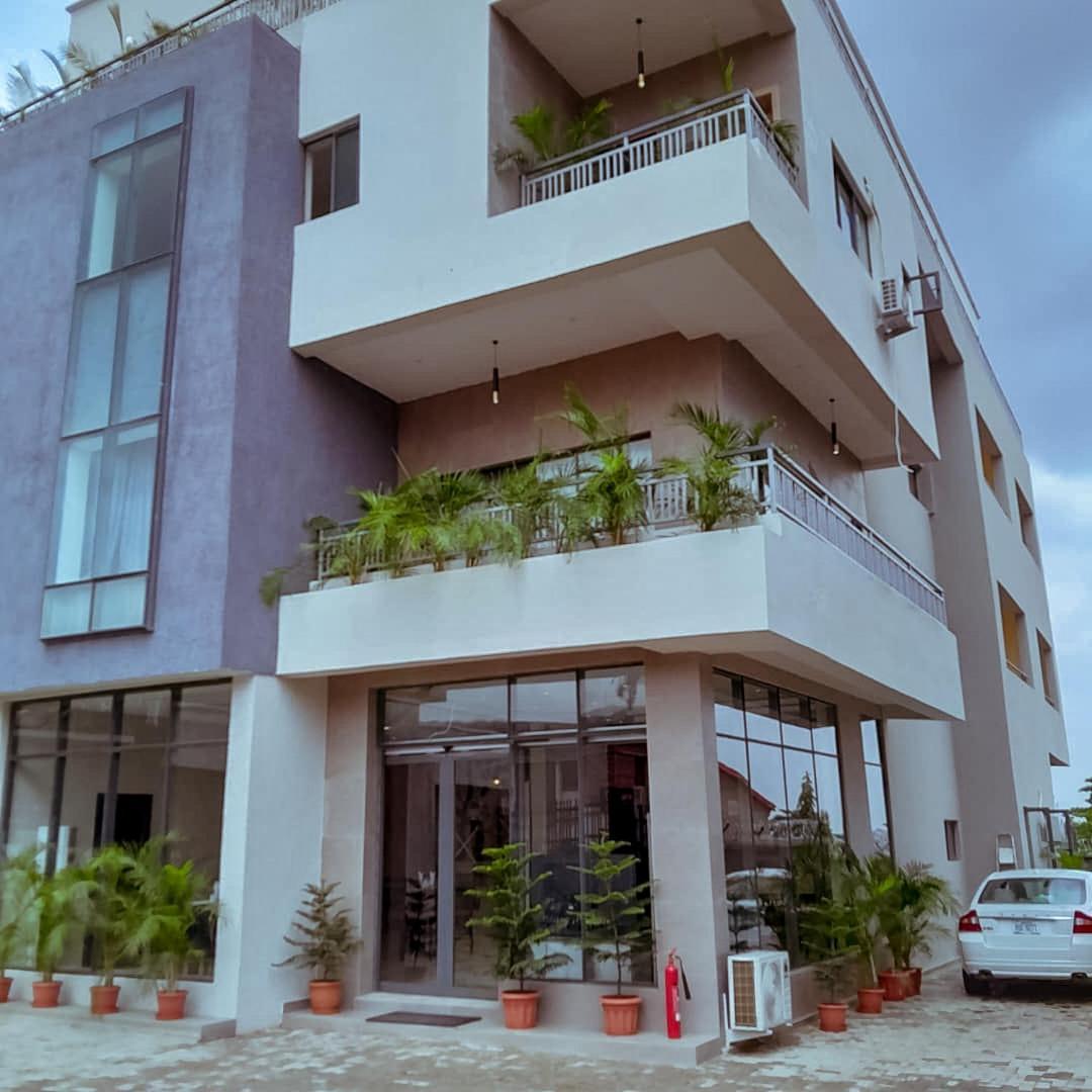 איקג'ה Greywood Hotel And Apartments מראה חיצוני תמונה