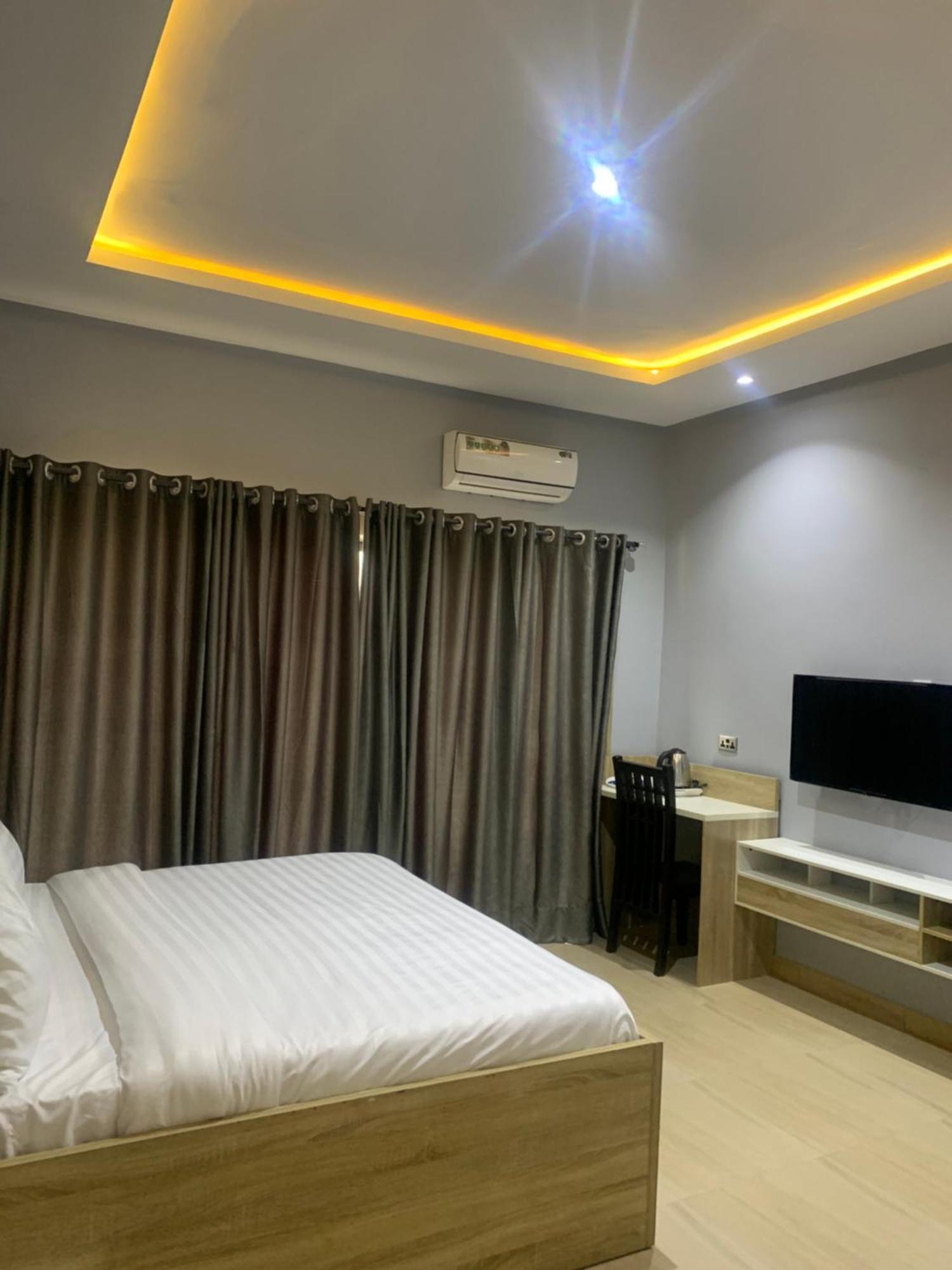 איקג'ה Greywood Hotel And Apartments מראה חיצוני תמונה