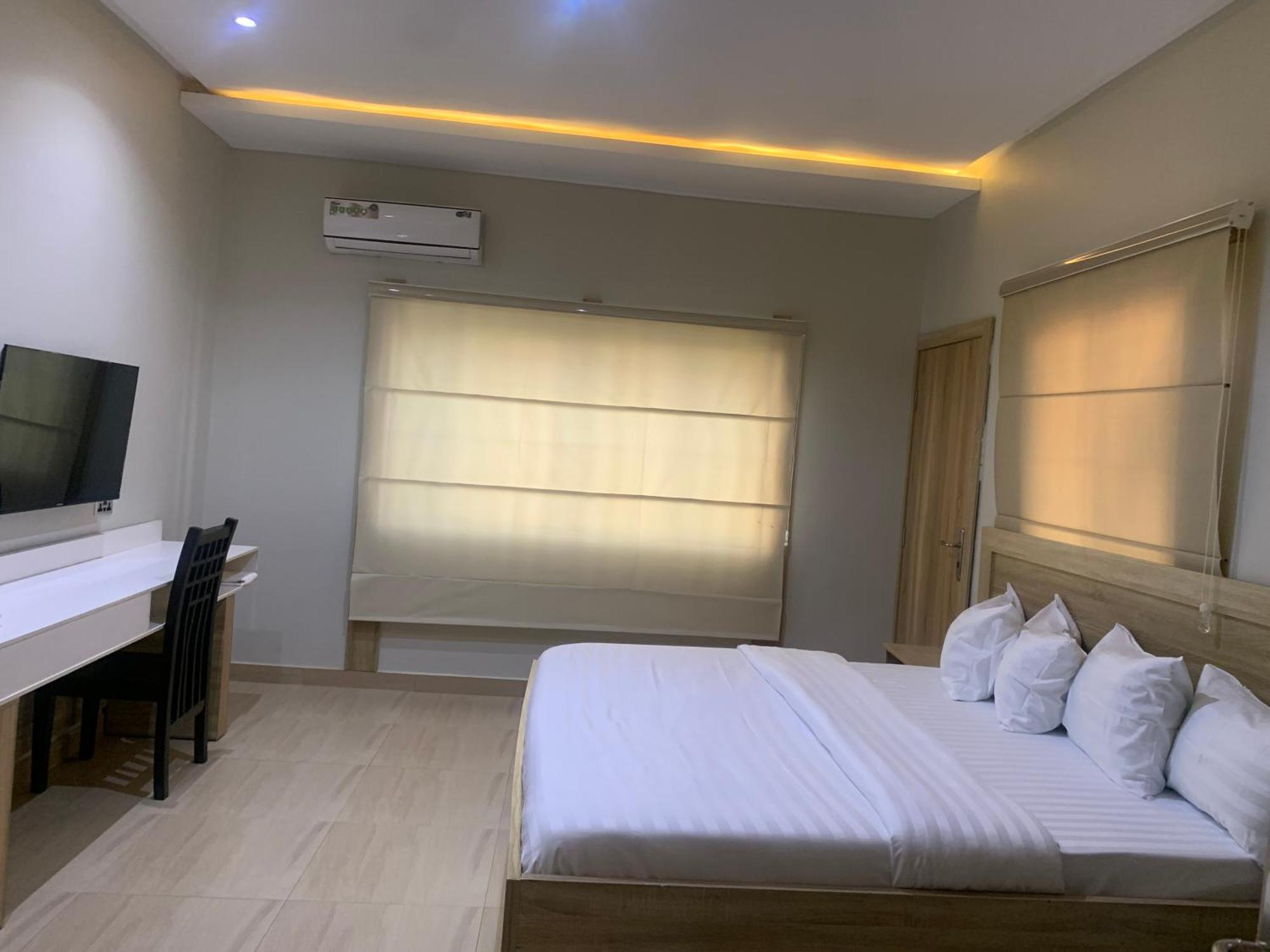 איקג'ה Greywood Hotel And Apartments מראה חיצוני תמונה