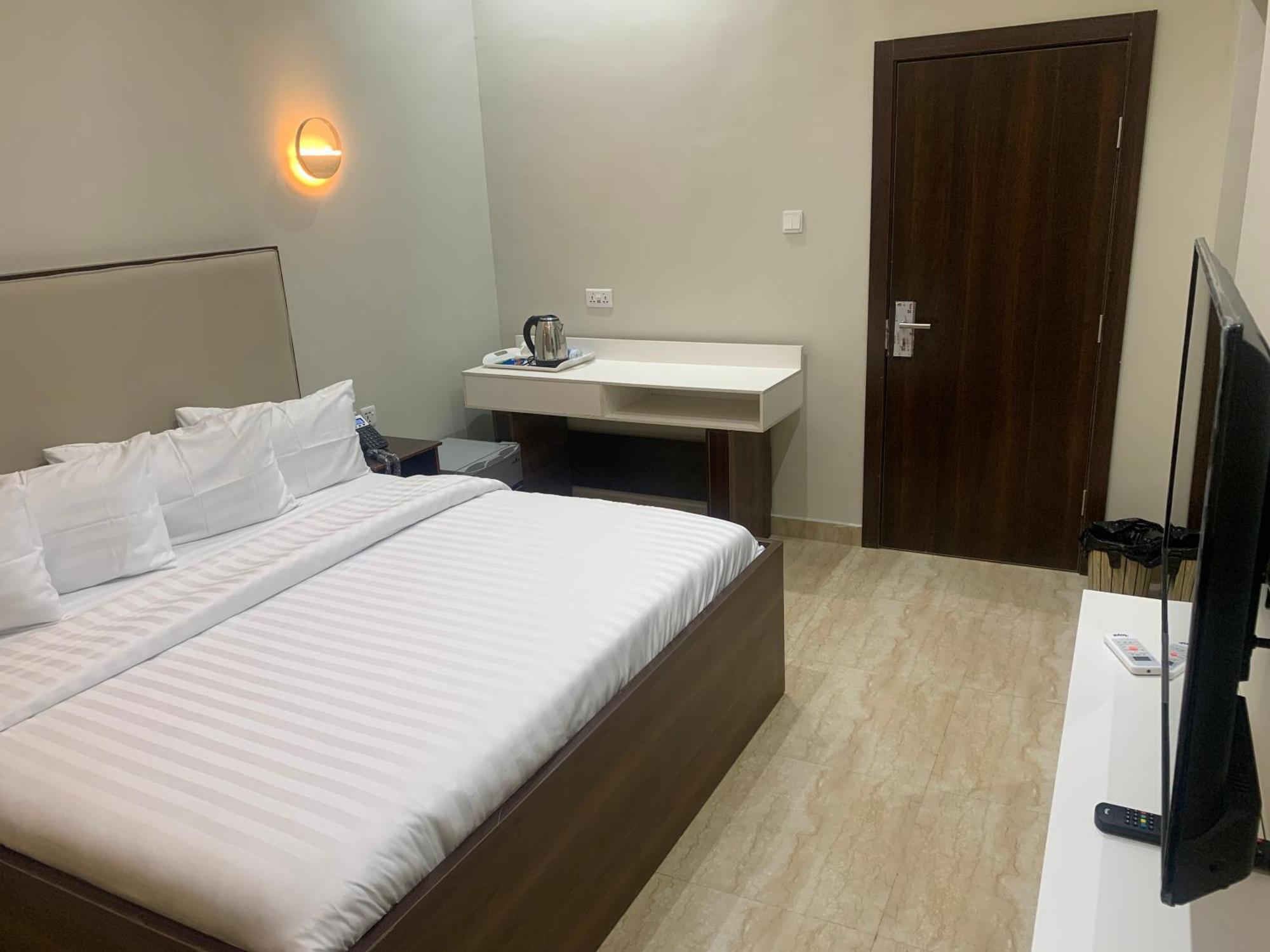 איקג'ה Greywood Hotel And Apartments מראה חיצוני תמונה