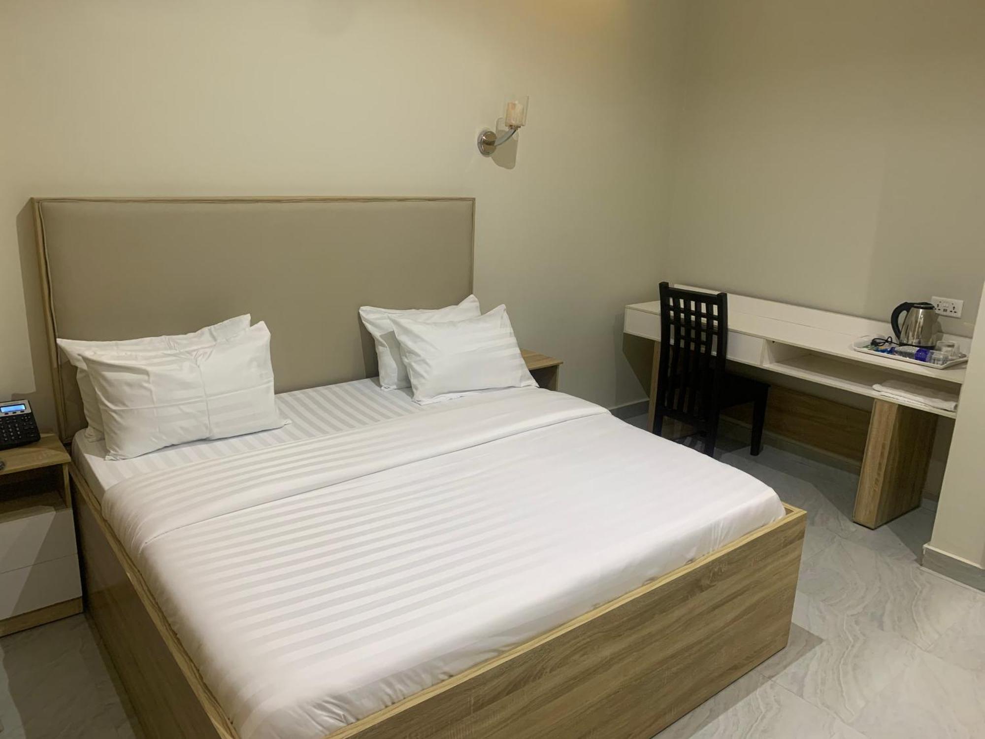איקג'ה Greywood Hotel And Apartments מראה חיצוני תמונה