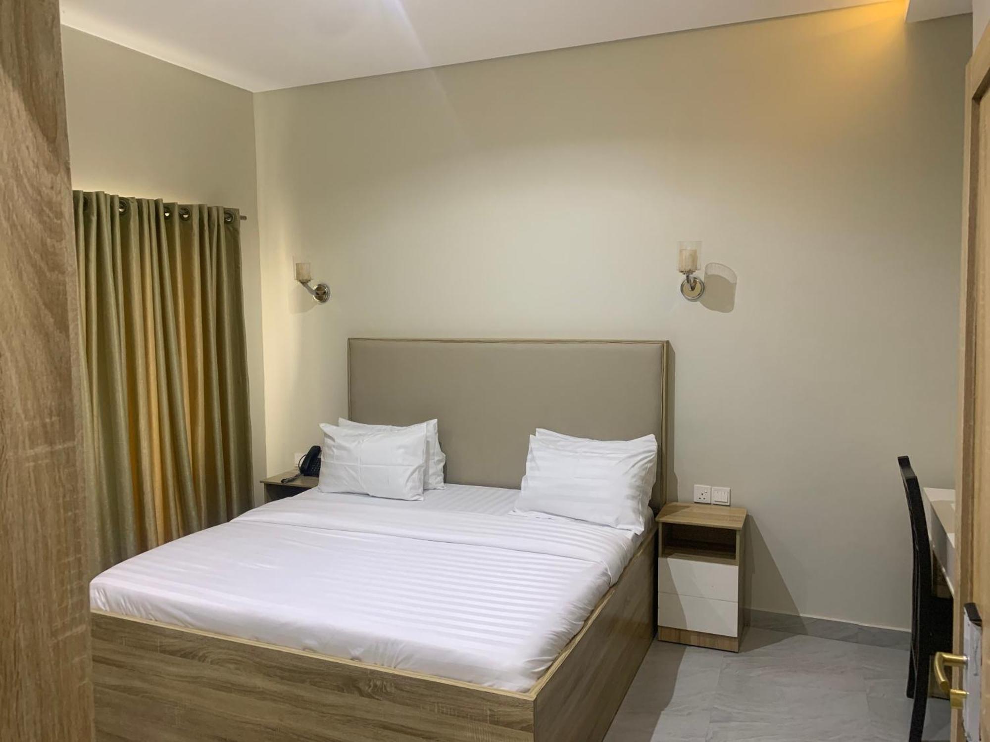 איקג'ה Greywood Hotel And Apartments מראה חיצוני תמונה