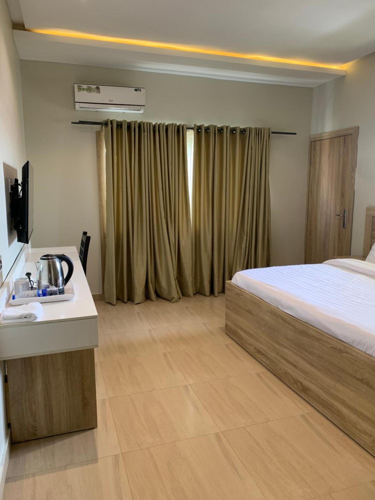 איקג'ה Greywood Hotel And Apartments מראה חיצוני תמונה