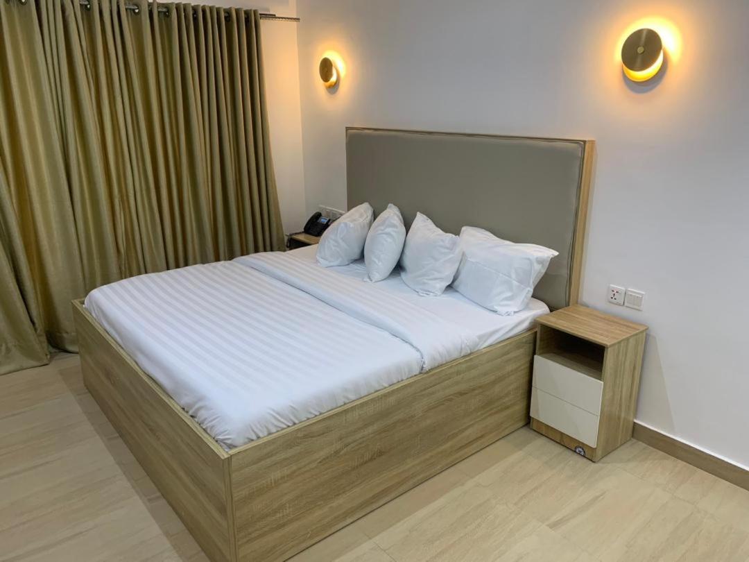 איקג'ה Greywood Hotel And Apartments מראה חיצוני תמונה