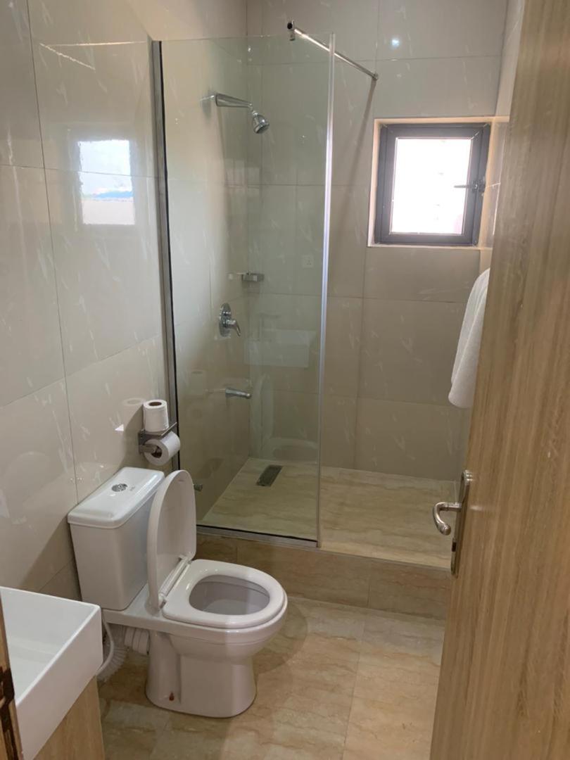 איקג'ה Greywood Hotel And Apartments מראה חיצוני תמונה