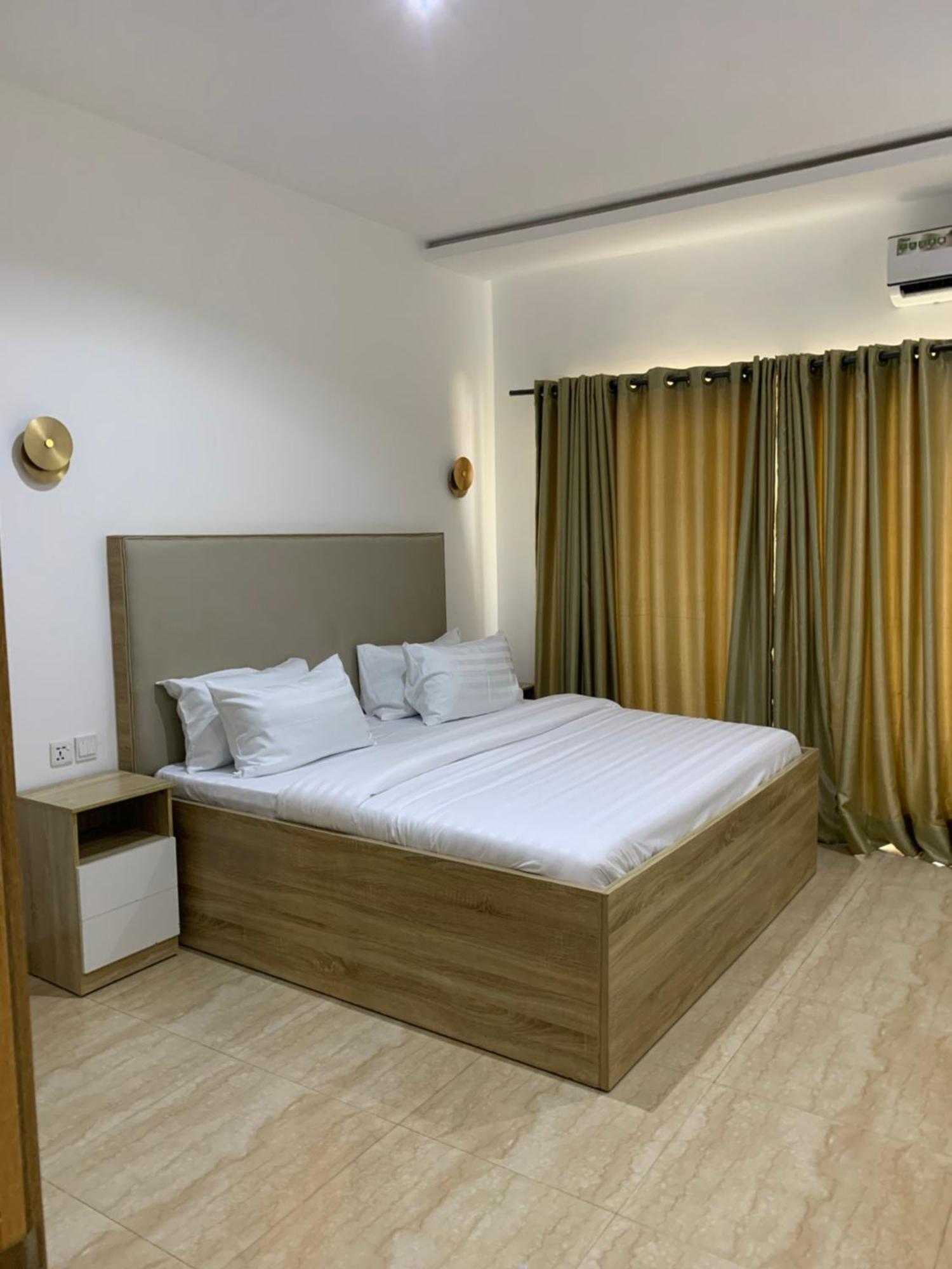 איקג'ה Greywood Hotel And Apartments מראה חיצוני תמונה