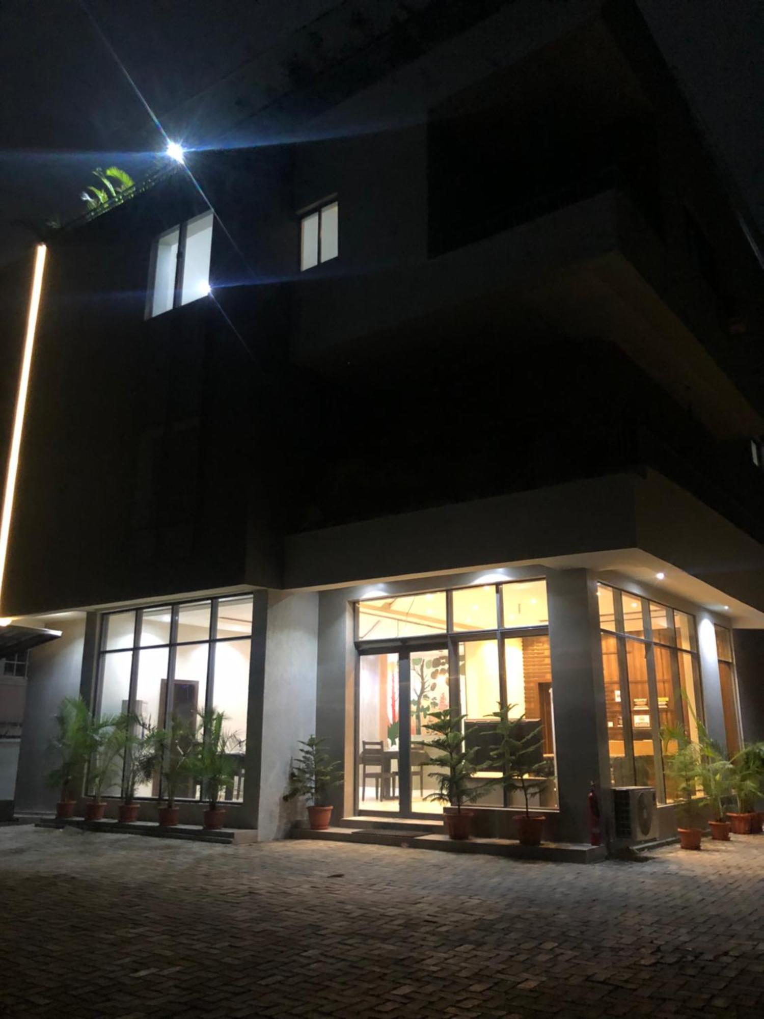 איקג'ה Greywood Hotel And Apartments מראה חיצוני תמונה
