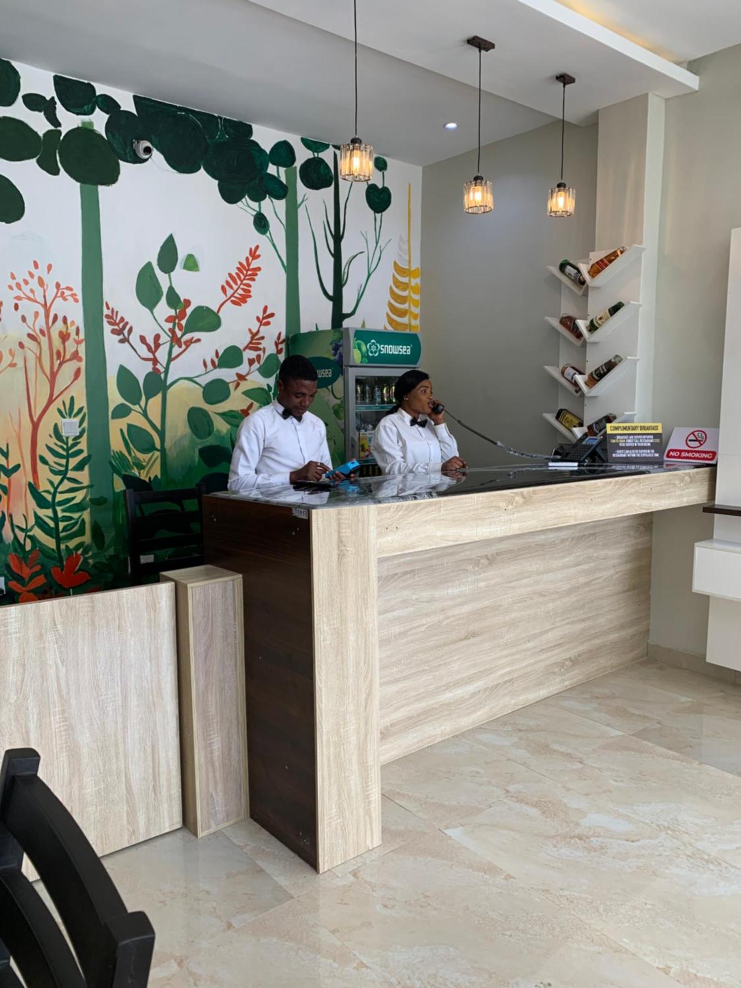 איקג'ה Greywood Hotel And Apartments מראה חיצוני תמונה