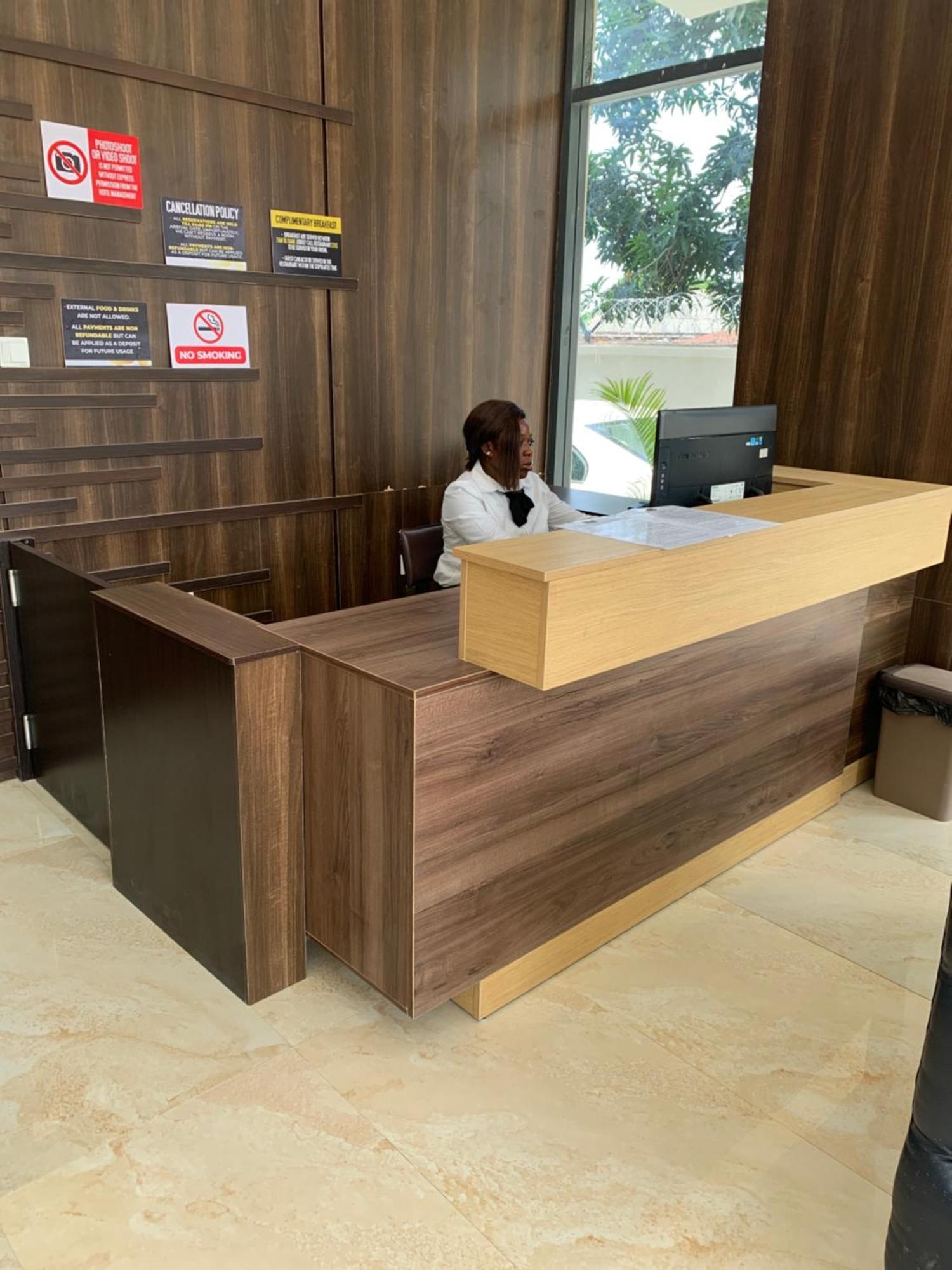 איקג'ה Greywood Hotel And Apartments מראה חיצוני תמונה